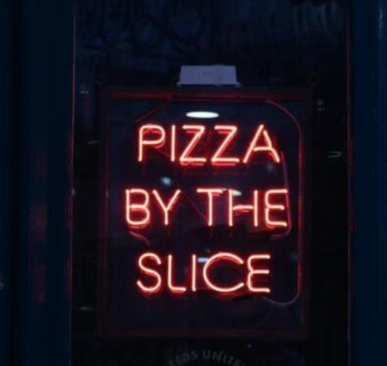 <blockquote>The slice() method returns a shallow copy of a portion of an array into a new array object selected from start to end (end not included) where start and end represent the index of items in that array. The original array will not be modified.</blockquote><h3>1. Создадим массив из массива начиная с n позиции в массиве. Например, мы хотим начать использовать список с 3 элемента</h3><pre class="ql-syntax" spellcheck="false"><span class="hljs-keyword">const</span> animals = [<span class="hljs-string">'ant'</span>, <span class="hljs-string">'bison'</span>, <span class="hljs-string">'camel'</span>, <span class="hljs-string">'duck'</span>, <span class="hljs-string">'elephant'</span>];

<span class="hljs-variable language_">console</span>.<span class="hljs-title function_">log</span>(animals.<span class="hljs-title function_">slice</span>(<span class="hljs-number">2</span>));
<span class="hljs-comment">// expected output: Array ["camel", "duck", "elephant"]</span>
</pre><p><span class="hljs-comment">Или, например, мы хотим взять последние 2 элемента из списка</span></p><pre class="ql-syntax" spellcheck="false"><span class="hljs-keyword">const</span> animals = [<span class="hljs-string">'ant'</span>, <span class="hljs-string">'bison'</span>, <span class="hljs-string">'camel'</span>, <span class="hljs-string">'duck'</span>, <span class="hljs-string">'elephant'</span>];

<span class="hljs-variable language_">console</span>.<span class="hljs-title function_">log</span>(animals.<span class="hljs-title function_">slice</span>(-<span class="hljs-number">2</span>));
<span class="hljs-comment">// expected output: Array ["duck", "elephant"]</span>
</pre><h3>2. Клонирование массива. Иногда нужно получить копию массива без ссылок, просто используем slice без аргументов</h3><pre class="ql-syntax" spellcheck="false">const animals = [<span class="hljs-string">'ant'</span>, <span class="hljs-string">'bison'</span>, <span class="hljs-string">'camel'</span>, <span class="hljs-string">'duck'</span>, <span class="hljs-string">'elephant'</span>];
console.log(animals.<span class="hljs-built_in">slice</span>());

// expected output: Array [<span class="hljs-string">'ant'</span>, <span class="hljs-string">'bison'</span>, <span class="hljs-string">'camel'</span>, <span class="hljs-string">'duck'</span>, <span class="hljs-string">'elephant'</span>]
</pre><p>Изменения в копии не приведут в изменении в основном массиве</p><h3>3. Преобразования массиво-подобных объектов в массив</h3><pre class="ql-syntax" spellcheck="false"><span class="hljs-keyword">function</span> <span class="hljs-title function_">argToArray</span>(){
&nbsp;<span class="hljs-keyword">return</span> <span class="hljs-title class_">Array</span>.<span class="hljs-property"><span class="hljs-keyword">prototype</span></span>.<span class="hljs-property">slice</span>.<span class="hljs-title function_">call</span>(<span class="hljs-variable language_">arguments</span>);
}

<span class="hljs-variable language_">console</span>.<span class="hljs-title function_">log</span>(<span class="hljs-title function_">aargToArray</span>(<span class="hljs-string">"1"</span>, <span class="hljs-string">"2"</span>, <span class="hljs-string">"3"</span>, <span class="hljs-string">"4"</span>));
<span class="hljs-comment">// expected output: Array ["1", "2", "3", "4"]</span>
</pre><h3>4. Преобразовать NodeList из DOM в массив</h3><pre class="ql-syntax" spellcheck="false"><span class="hljs-keyword">const</span> allDiv = <span class="hljs-variable language_">document</span>.<span class="hljs-title function_">querySelectorAll</span>(‘div’);
<span class="hljs-variable language_">console</span>.<span class="hljs-title function_">log</span>(<span class="hljs-title class_">Array</span>.<span class="hljs-property"><span class="hljs-keyword">prototype</span></span>.<span class="hljs-property">slice</span>.<span class="hljs-title function_">call</span>(allDiv));
</pre><p>expected output:</p><p><img src="/uploads/brochures/post_inner/image-61961587bd57c.png"></p><h3>5.  Заменить элемент в строке по индексу</h3><pre class="ql-syntax" spellcheck="false"><span class="hljs-title class_">String</span>.<span class="hljs-property"><span class="hljs-keyword">prototype</span></span>.<span class="hljs-property">append</span> = <span class="hljs-keyword">function</span> (<span class="hljs-params">index,value</span>) {
&nbsp;<span class="hljs-keyword">return</span> <span class="hljs-variable language_">this</span>.<span class="hljs-title function_">slice</span>(<span class="hljs-number">0</span>,index) + value + <span class="hljs-variable language_">this</span>.<span class="hljs-title function_">slice</span>(index);
};

<span class="hljs-keyword">const</span> person = <span class="hljs-string">"Captain Sparrow"</span>;
<span class="hljs-variable language_">console</span>.<span class="hljs-title function_">log</span>(person.<span class="hljs-title function_">append</span>(<span class="hljs-number">8</span>,<span class="hljs-string">"Jack "</span>));

expected <span class="hljs-attr">output</span>: <span class="hljs-title class_">String</span> <span class="hljs-title class_">Captain</span> <span class="hljs-title class_">Jack</span> <span class="hljs-title class_">Sparrow</span>
</pre><p><br></p>